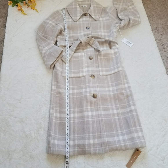 Reformation Middlefield Coat in Beige Plaid - Picture 4 of 10